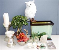 Box of decorative table wares