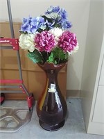 Vase with Flowers (Vase w1" tall)