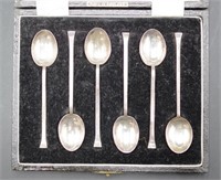 Elizabeth II cased set silver coffee spoons
