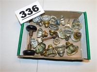 LOT OF OLD GLASS DOOR KNOBS