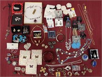 Lot of costume, jewelry, brooches pins,