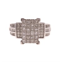 A Lady's Diamond Ring in 14K White Gold