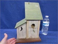 nice barnwood style birdhouse (green roof)