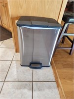 Metal Step Foot Open Trash Can