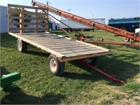 Hay rack with gear