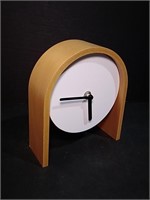 Modern Style Clock Appears To Work