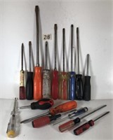 16 Assorted Phillips and Slot Head Screwdrivers