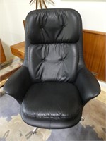 SINGER HYSTRON COLLECTION LEATHERETTE SWIVEL CHAIR