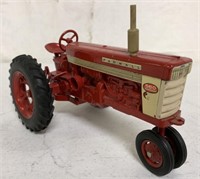 1/16 IH Farmall 560 Tractor