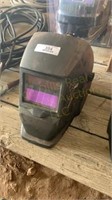 Welding helmet auto darkening