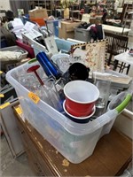 LARGE BIN OF MISC GLASSWARE KITCHEN ETC