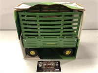 1/16 Ertl John Deere Bale Throw Wagon