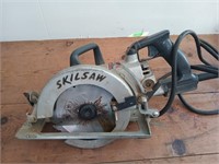 Skilsaw 7 1/4" worm drive saw, works