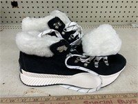 Sorel size 9 1/2 woman’s