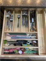 FLATWARE AND KITCHEN GADGETS