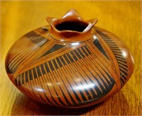 Mata Ortiz Julio Ledezma ceramic pot - black, red