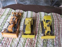 3 TOY DOZERS