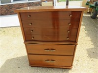 32x18x42 Wood 5 drawer dresser