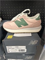 NB sneaker        7