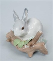 Lladro #4773 Gray Rabbit Eating with Box