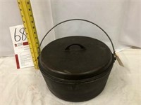 Findlay #10 Cast Iron Dutch Oven