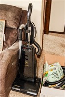 Air-way Vacuum w/Attachments & Bags