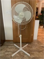 Standing Variable Speed Oscillating Fan