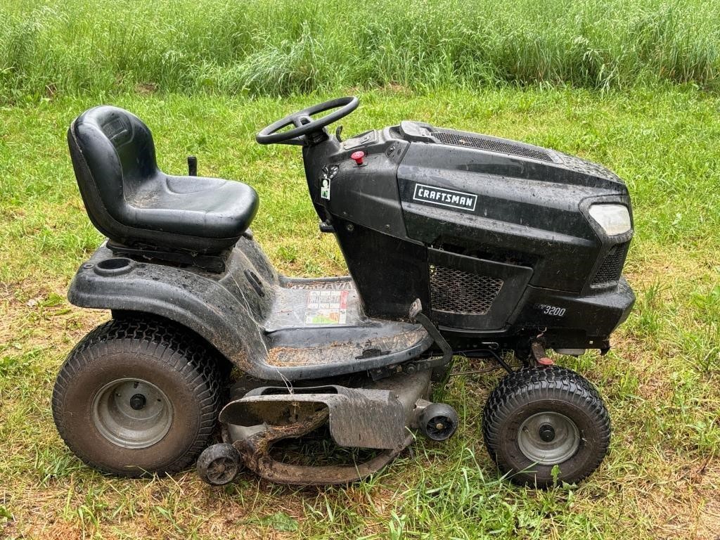 Craftsman T3200 Lawn Tractor, Works Great