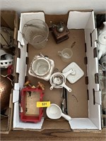 BOX OF MISC VTG KITCHEN