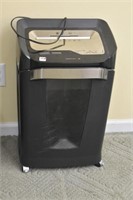 STAPLES TITANIUM PAPER SHREDDER