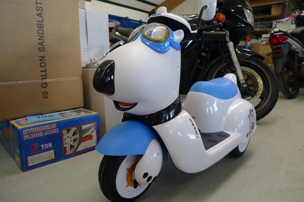 bringe handlingen Ingen måde Gammeldags Snoopy, 3-hjulet el-scooter til børn | Campen Auktioner A/S