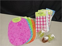 Placemats and dish cloths