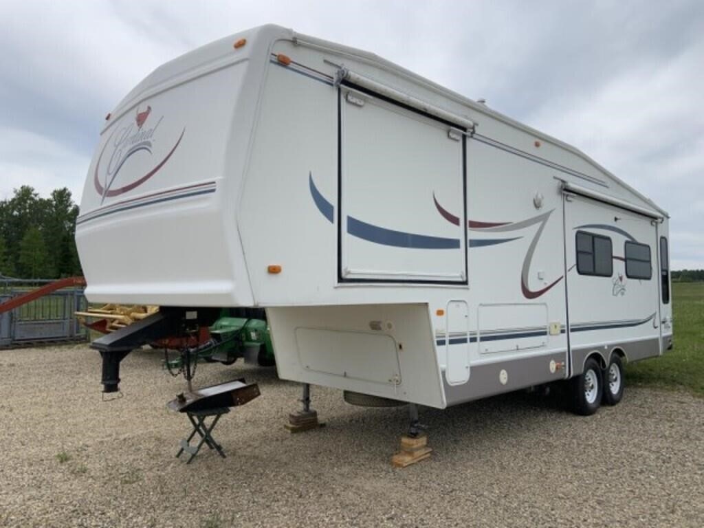 2004 Forest River Cardinal 29' Holiday Trailer