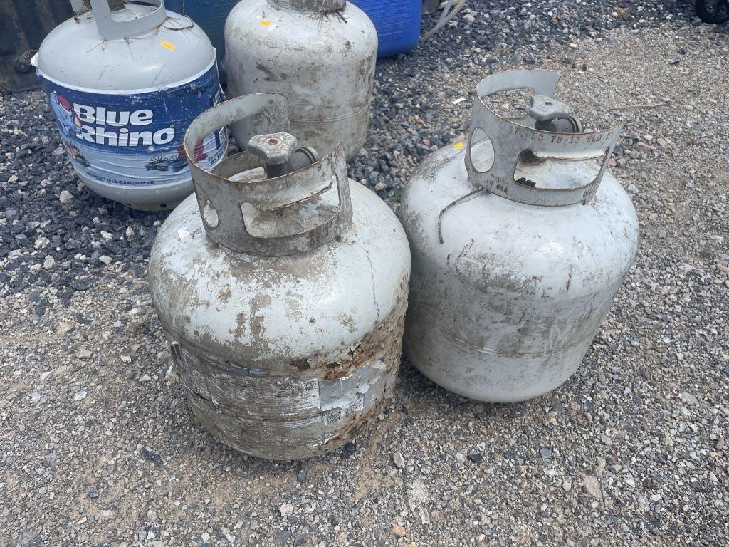 2 propane tanks