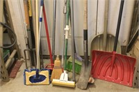 Shovels, brooms, mops, squeezy, spade, fork