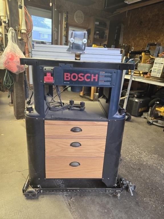 BOSCH Router, table & cabinet on mobile base