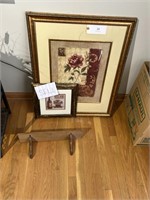 2 DECORATIVE PICTURES WITH WOODEN SHELF