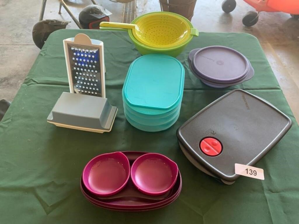 Assorted Tupperware