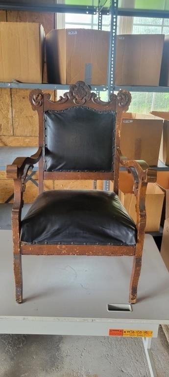 ANTIQUE CHAIR AS IS