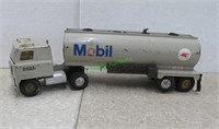Ertl Oil Company Tractor & Mobile Trailer - L 22"