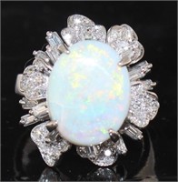 18kt Gold 3.37 ct Natural Opal & Diamond Ring