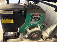 8HP BRIGGS AND STRATTON GAS POWERED GENERATOR