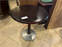 LOT - ROUND TABLES