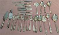 703 - MIXED LOT OF FLATWARE PIECES