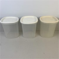 3- Rubber Maid 12 Cup Plastic Containers