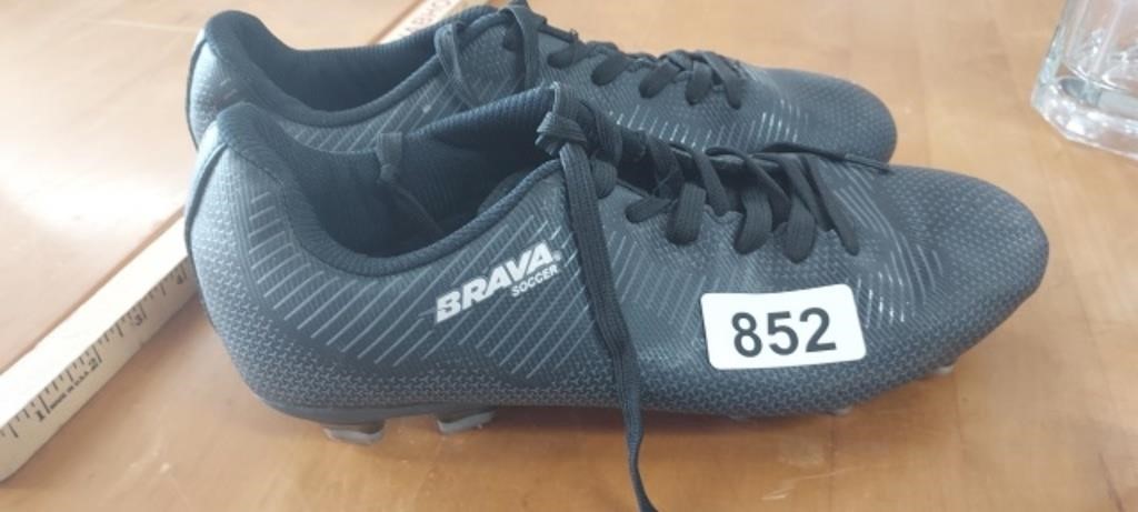 BRAVA SOCCER SHOES, NEW SIZE 10.5