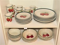 Set of Dishes with Apple Pattern - 8 place