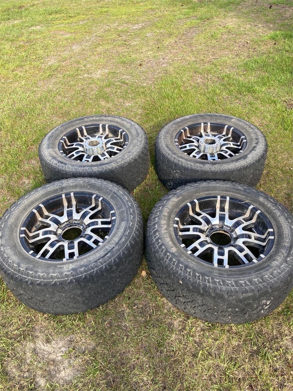 35 x 12.50 R20 tires Ford Super Duty Rims 20"
