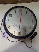 Oliver Clock 16" Round