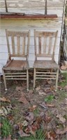 Lot of 2 wooden chairs, as is